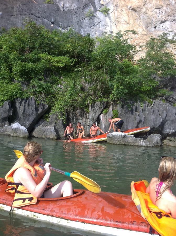 Full Moon Party Hotel Hai Phong Bagian luar foto