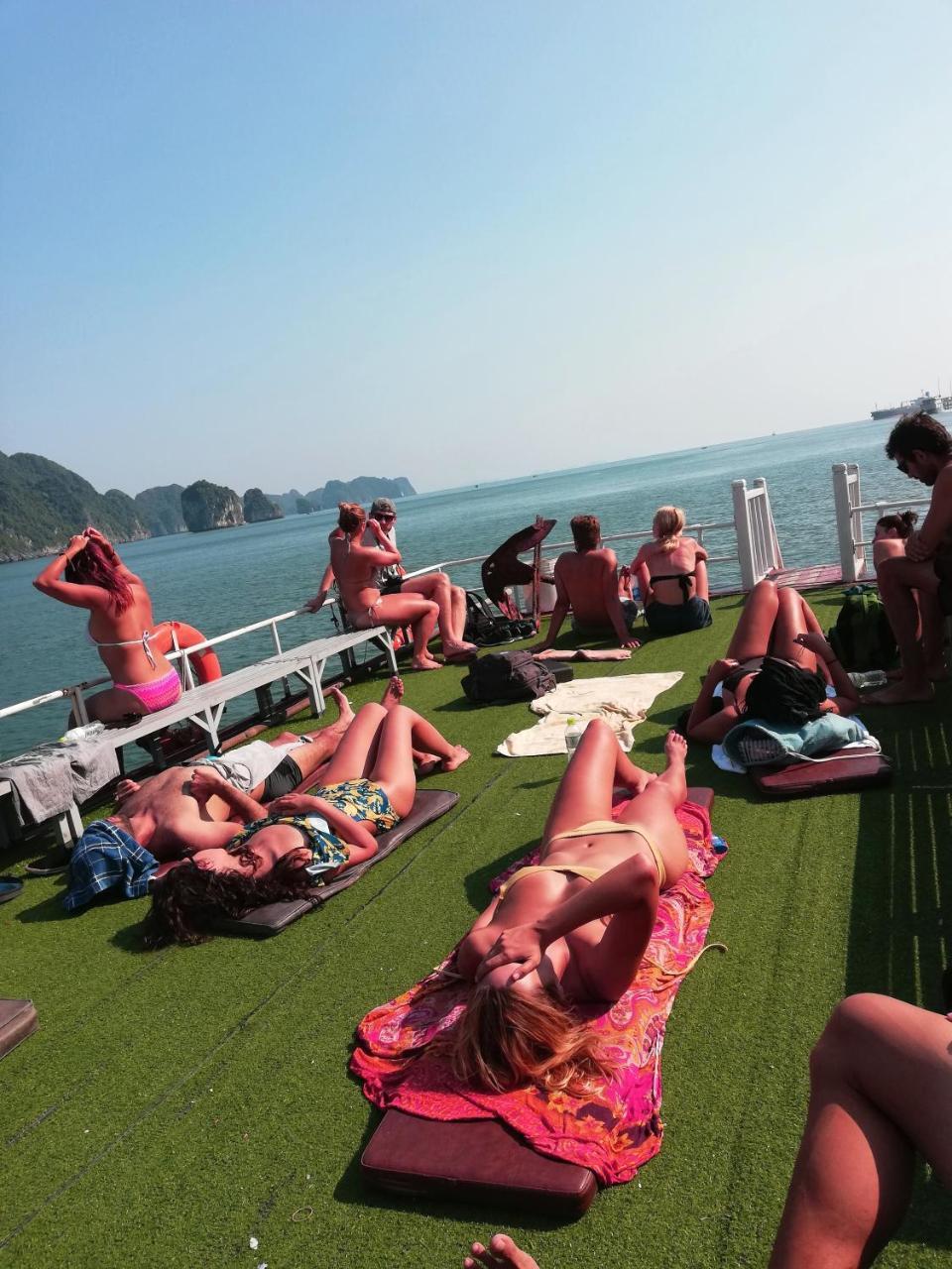 Full Moon Party Hotel Hai Phong Bagian luar foto