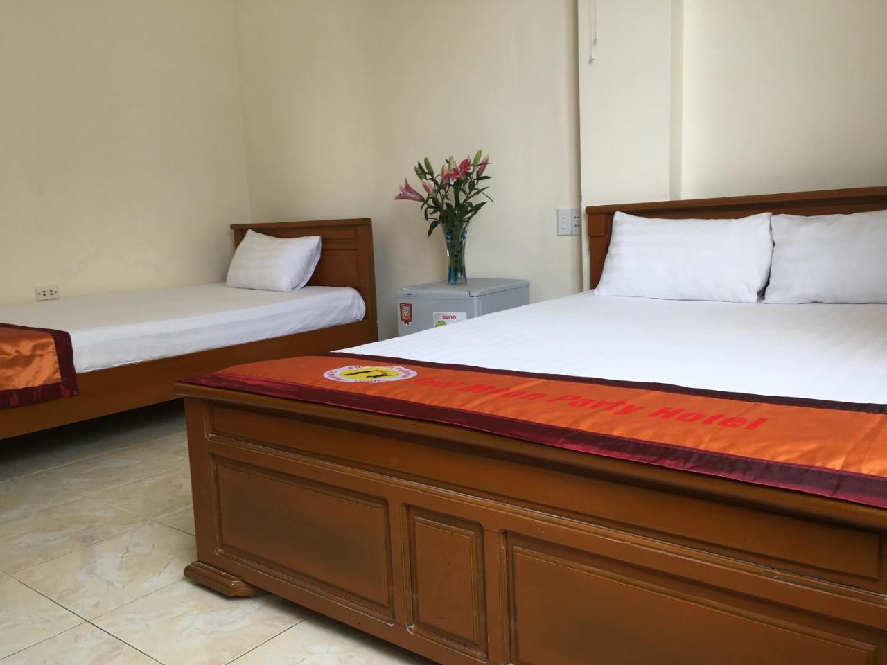 Full Moon Party Hotel Hai Phong Bagian luar foto