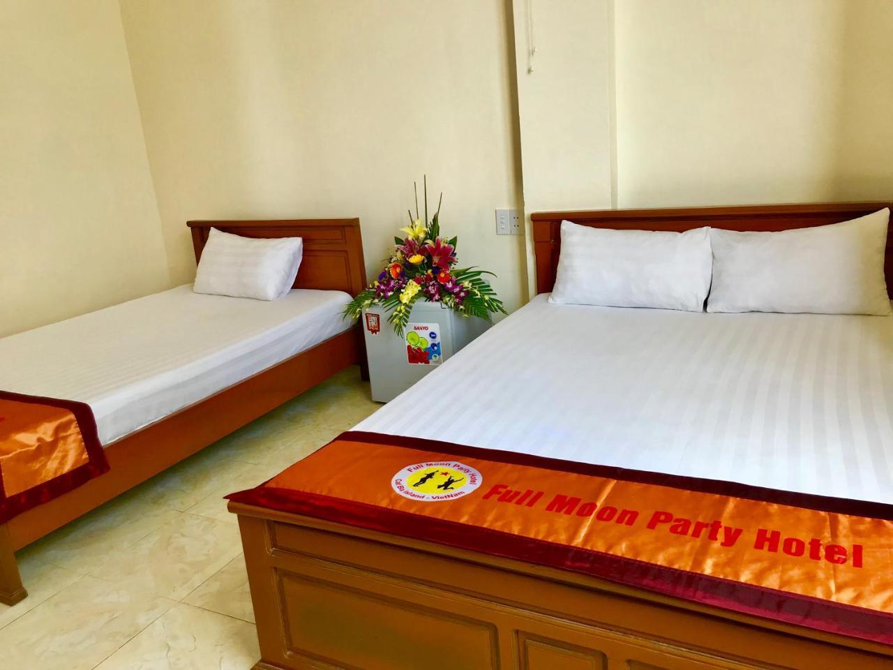 Full Moon Party Hotel Hai Phong Bagian luar foto