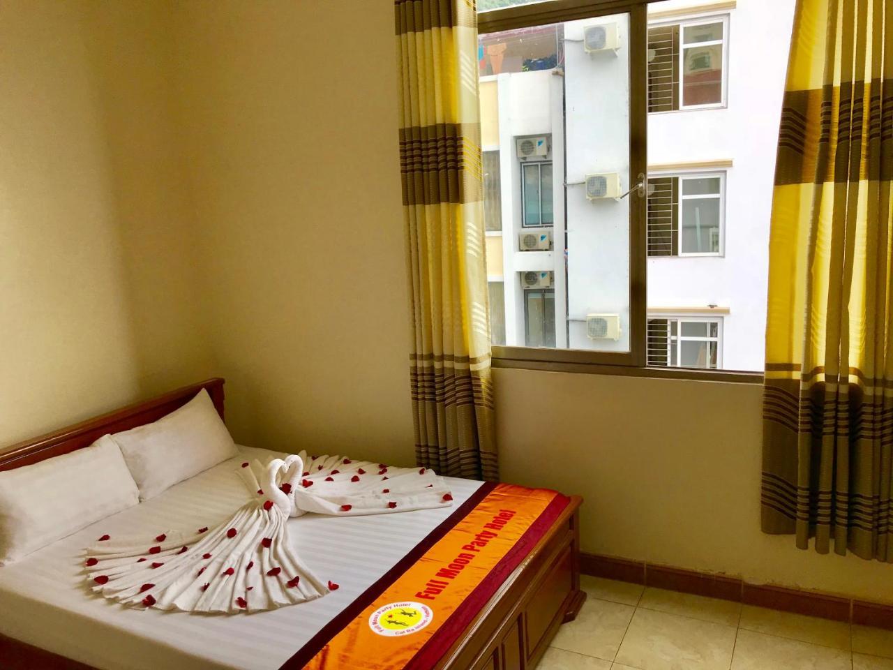 Full Moon Party Hotel Hai Phong Bagian luar foto