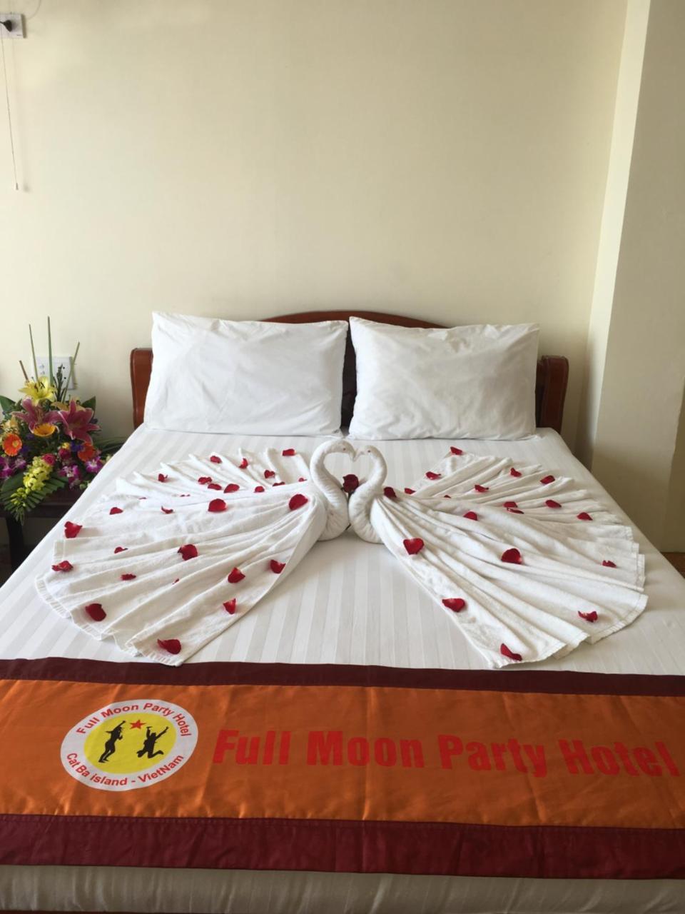 Full Moon Party Hotel Hai Phong Bagian luar foto
